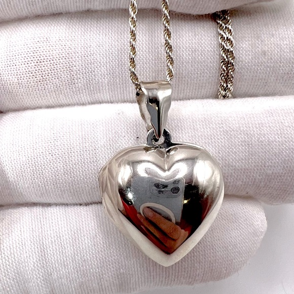 Sale $46 Firm! .925 Sterling Silver Puffed Heart Locket Necklace - Picture 15 of 16